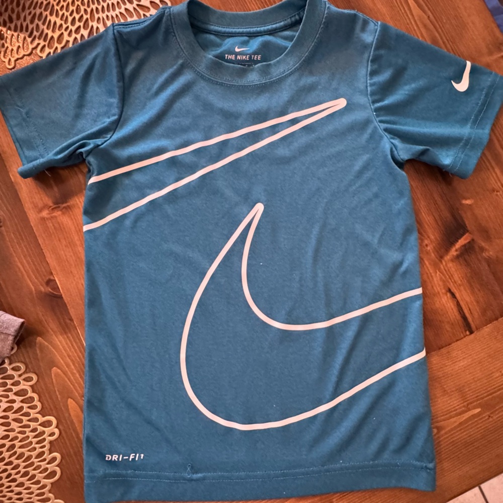 Nike Boys Dri-Fit “The Nike Tee” Athletic Shirt – Size Y Med 5-6 YRS